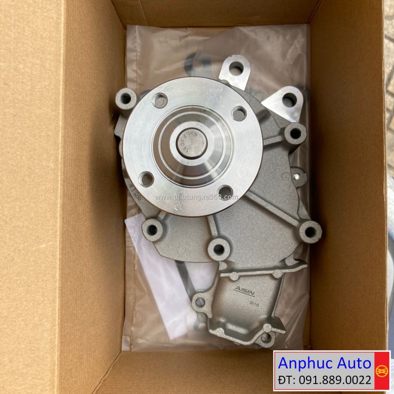 bom nuoc toyota hiace.jpg